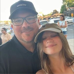 Meet your Posher, Dennis